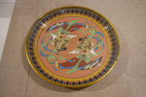 時(shí)隔70年再現(xiàn) 百余民間美術(shù)工藝品齊聚清華，傳承與創(chuàng)新并行